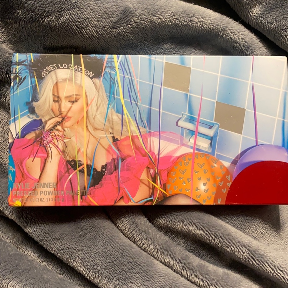 NWT Kylie "Sipping Pretty" BDAY eyeshadow pallette